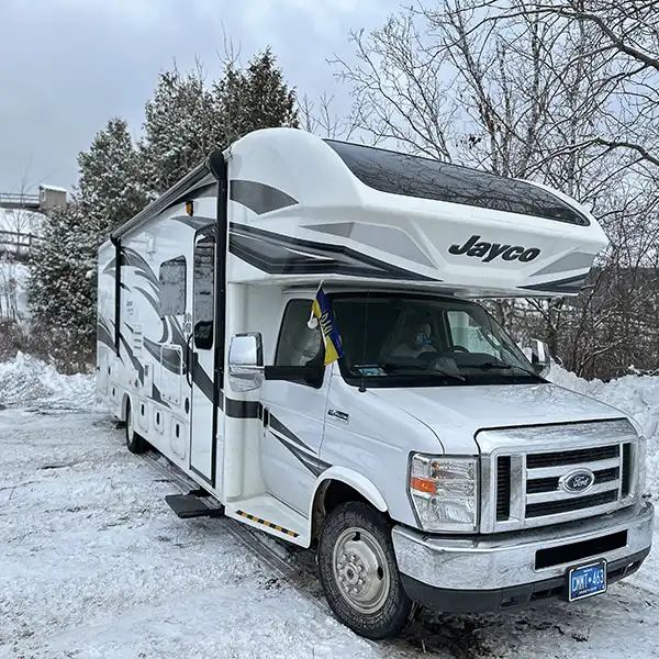 Discover the best RVs for winter living in Canada, tips for prepping your RV, surviving the cold, and enjoying snowy adventures. Rent or gear up with MY IVVI!